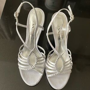 The Touch of Nina - Silver High-heels -Size 7